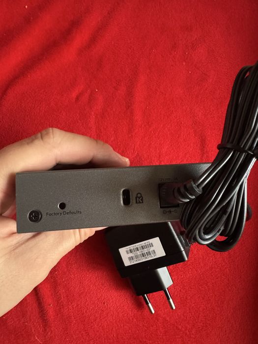 switch de rețea — NETGEAR ProSAFE Plus Switch GS105E.