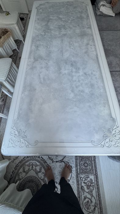 Продается стол для гостинной