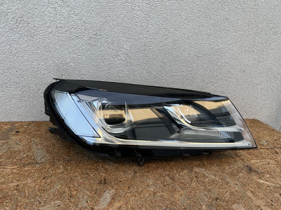 Far dreapta VW Touareg 7P Facelift 2016-2017-2018 Xenon adaptiv + LED