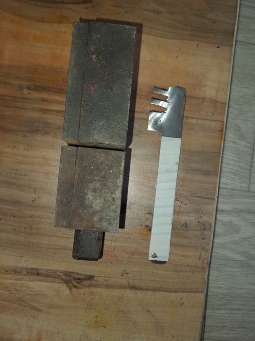 Замок для гаража