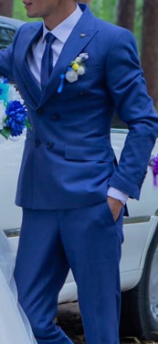 Продам костюм размером 44