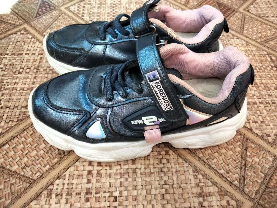 Детская обувь: кроссовки