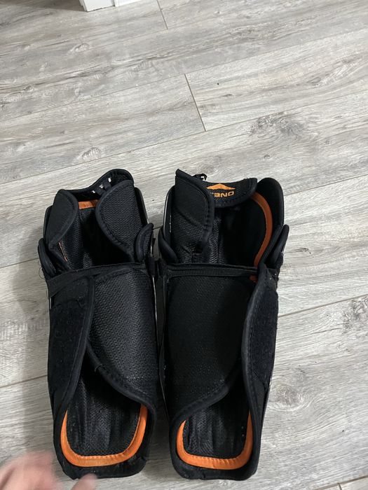 Продам хоккейные наколенники bauer supreme