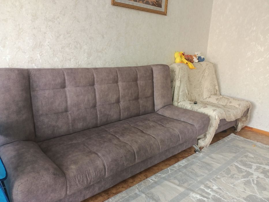 Поодается Диван с двумя креслами