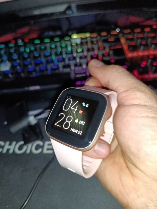 ceas Smartwatch Fitbit Versa 2