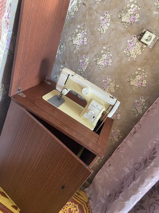 Продам швейную машинку