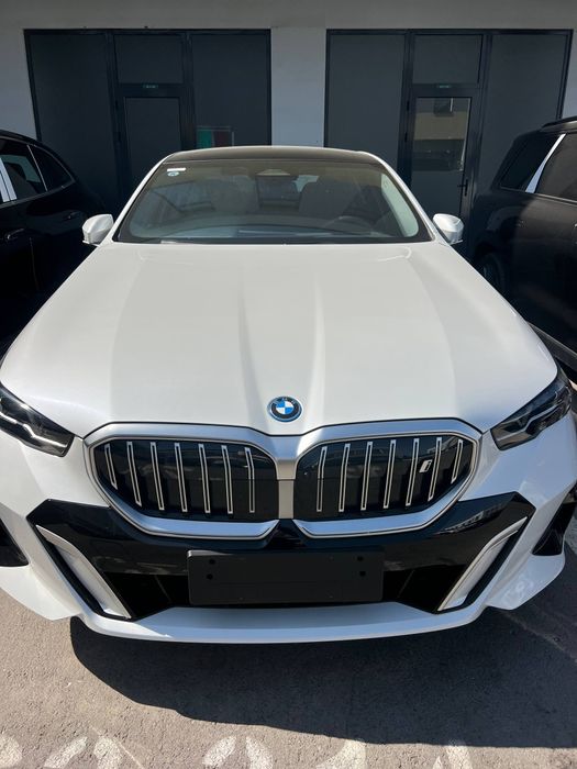 марка -Bmw i5 40 L доп опсиялари билан