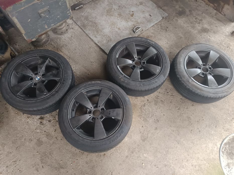Vând jante BMW E60 R17 Cauciucuri noi de vară