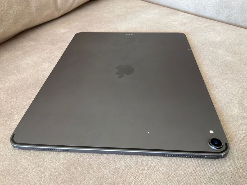 Vând iPad Pro 2018 (Wi-Fi), 64 GB, împreună cu Apple Pencil 2