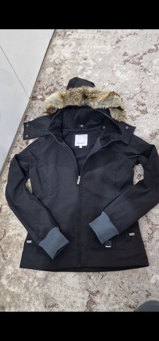 Geaca impermeabila cu blanita