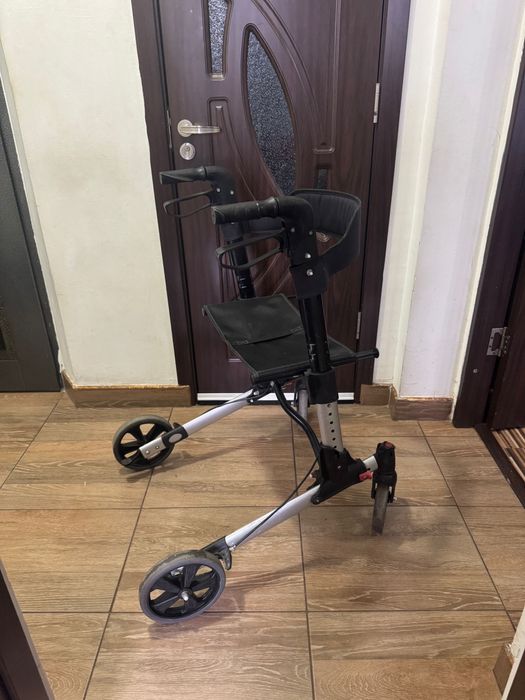 Cadru rulant din aluminiu cu frane si sezut (ca nou)