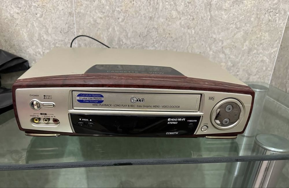 Видеомагнитофон LG