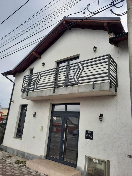 Balustrada din tablă decupată.