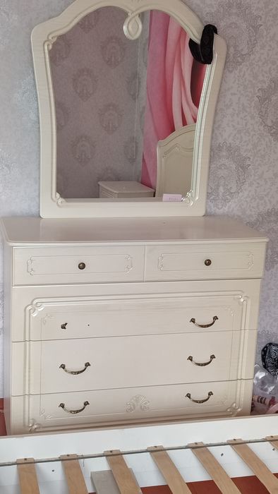 Спальный гарнитур