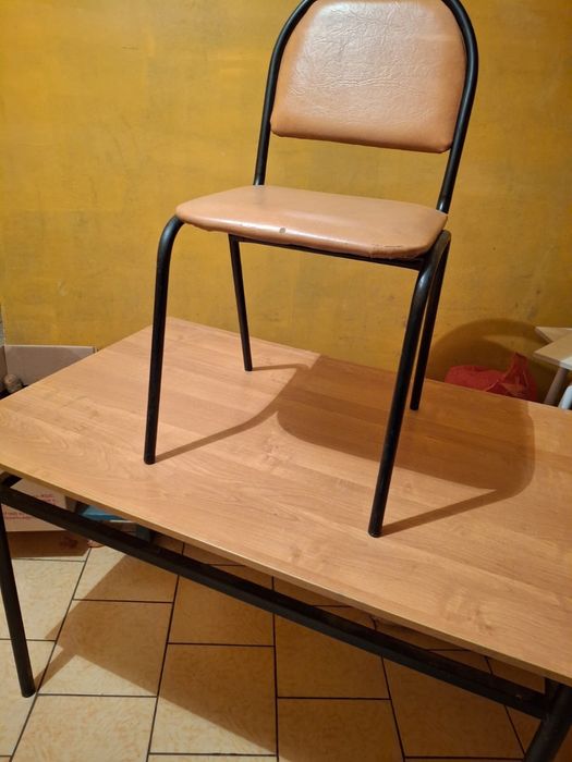 Стол и стулья!!!