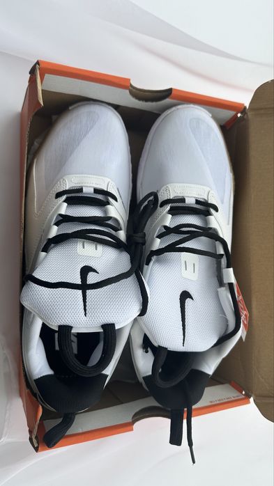 Продам кроссовки волейбольные