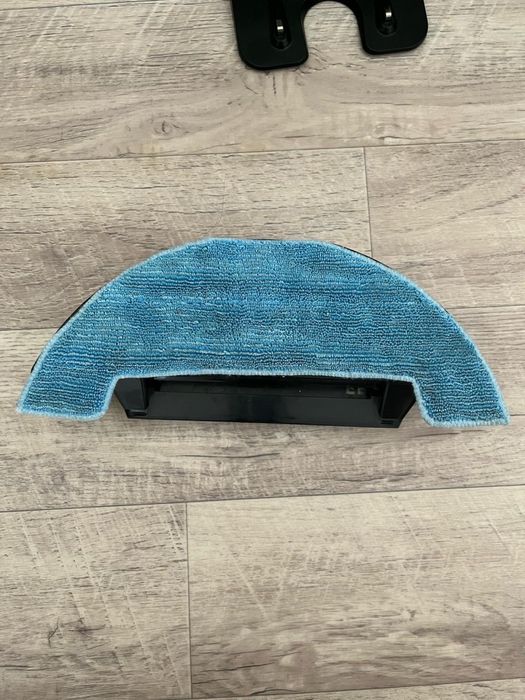 Срочно продам робот пылесос