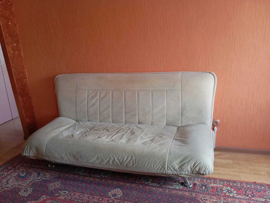 Продам диван в хорошем состоянии.