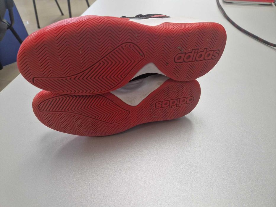 Adidas баскетбол, черно/червено 38 номер
