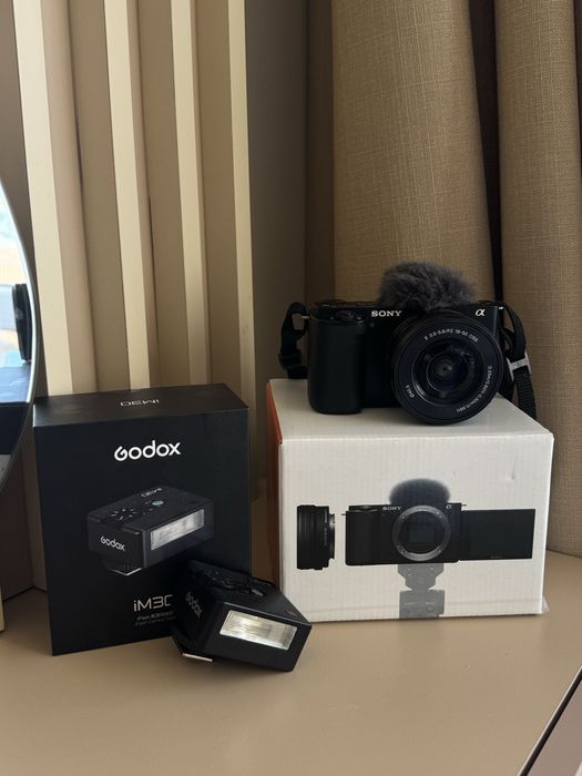Камера SONY ZV-E10 + обектив 16-50mm и подарък светкавица Godoxim30
