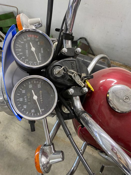 Два учебни мотора Suzuki GN125 и Kawasaki ER-6n