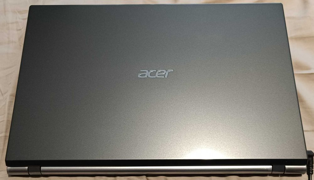 Продавам лаптоп Acer Aspire V3-571G
