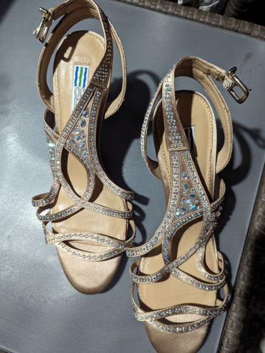 Sandale cu toc de ocazie