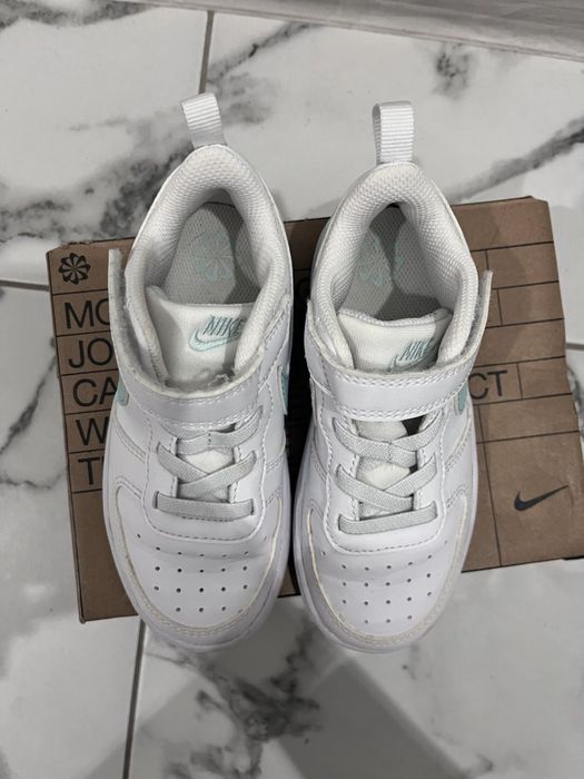 Обувки Nike и Adidas