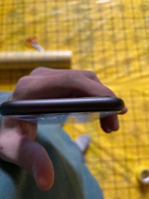 Iphone 11 sotiladi srochni