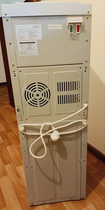 Продам диспенсер (кулер) для воды с Холодной/Горячей подачей