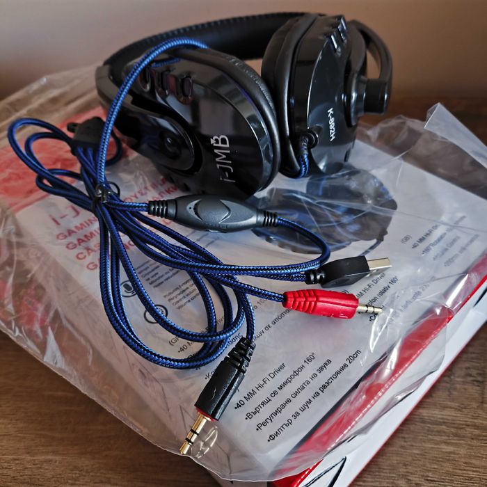 Гейминг слушалки със LED светлини