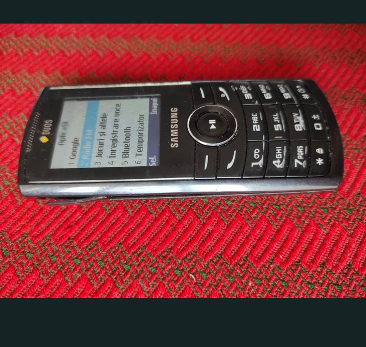 Telefon cu taste și cameră video, cu două cartele SIM