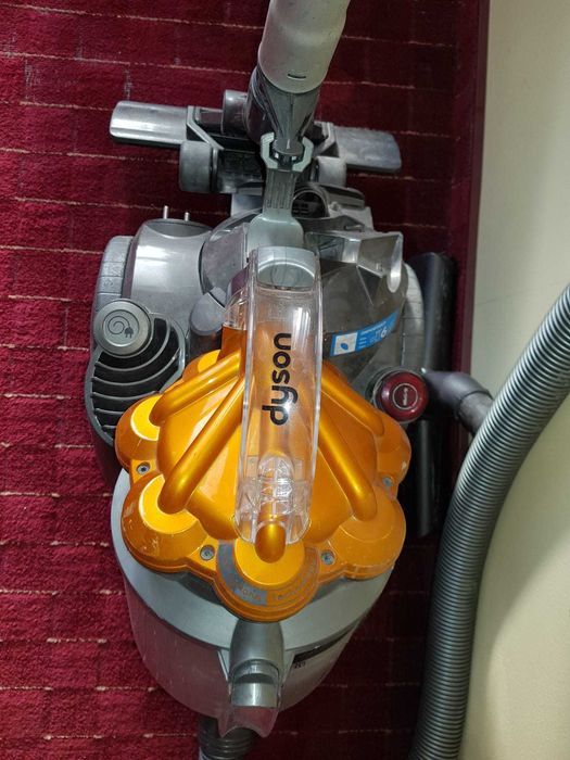 Dyson DC 19 aspirator cu fir