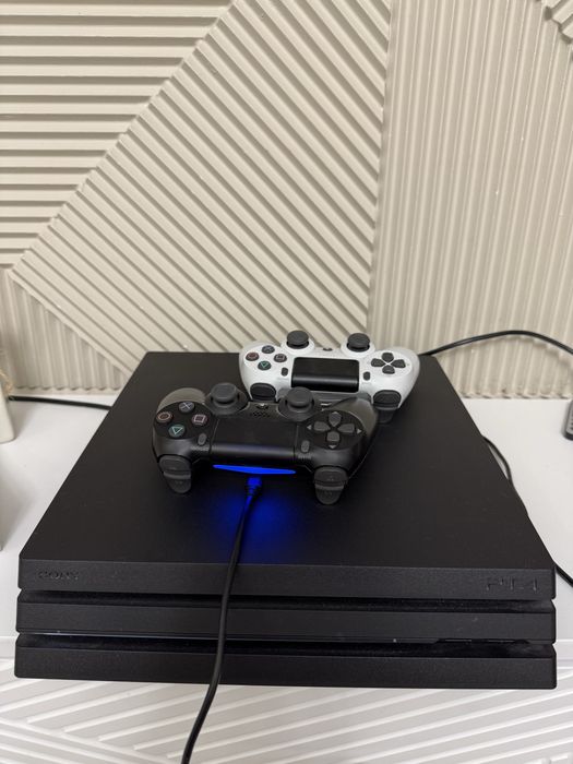 Продам Playstation 4pro 1tb