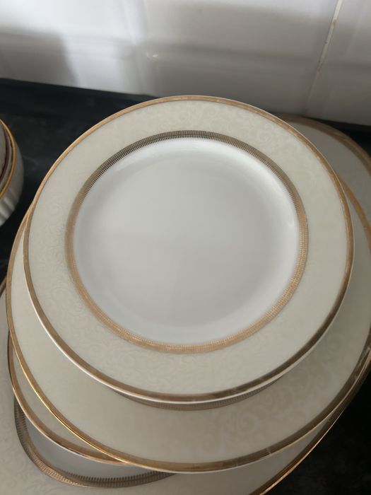 Продам столовый сервиз