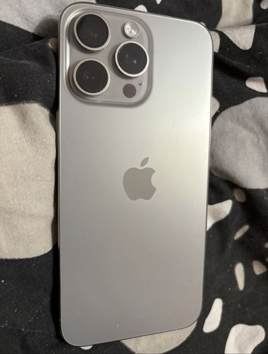 Продаю айфон 16 про 256 гб