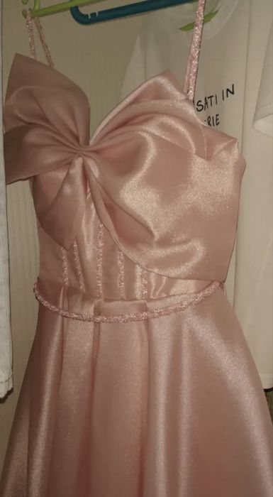 Платье нарядное в идеальном состоянии