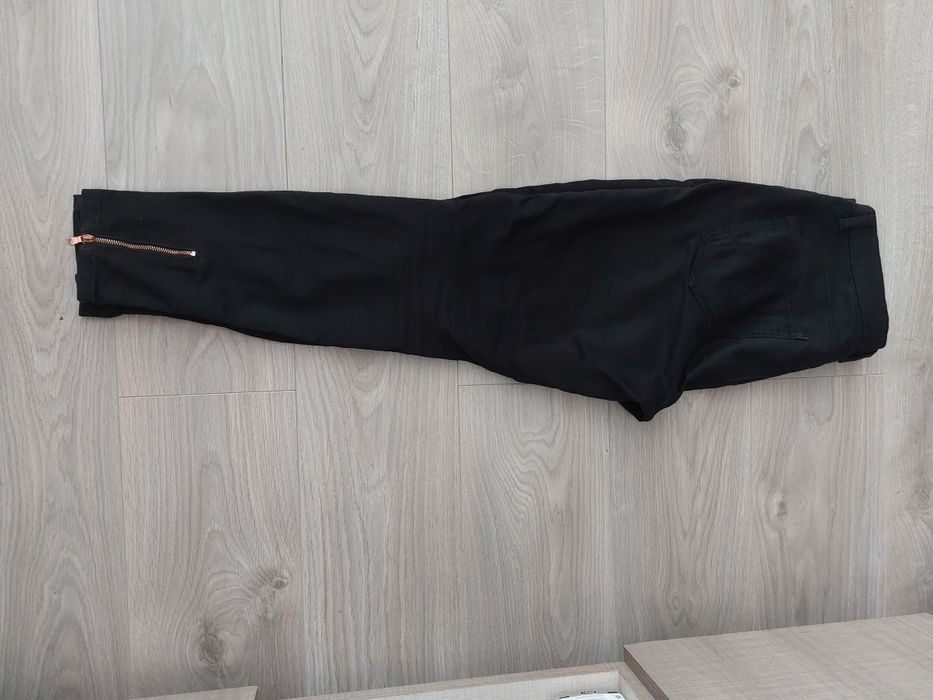 Pantaloni negri marimea 40