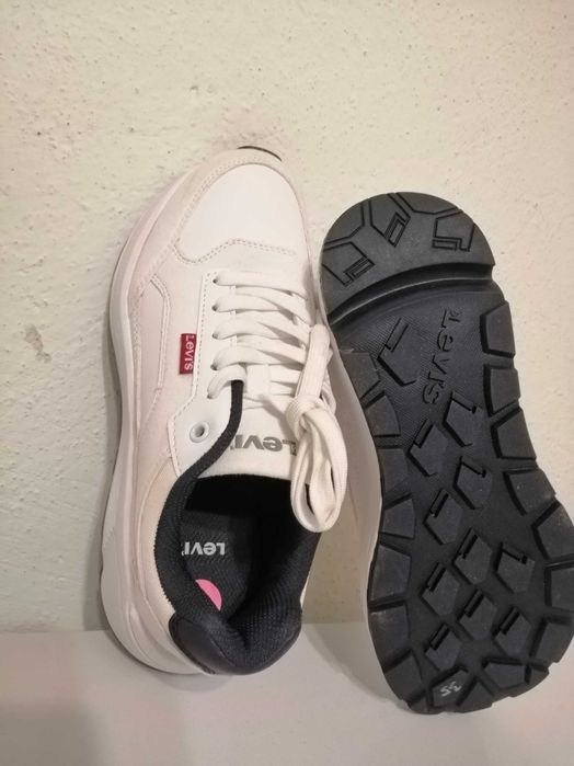 Маратонки Levi's