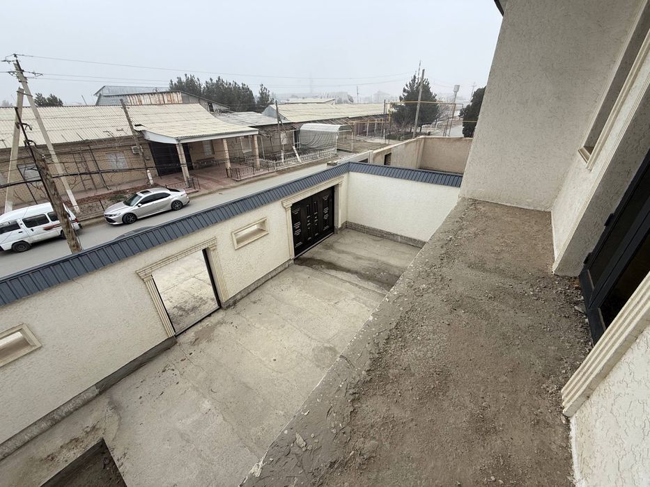 Tayyor 2 qavatli 3 sotiqli hovli sotiladi