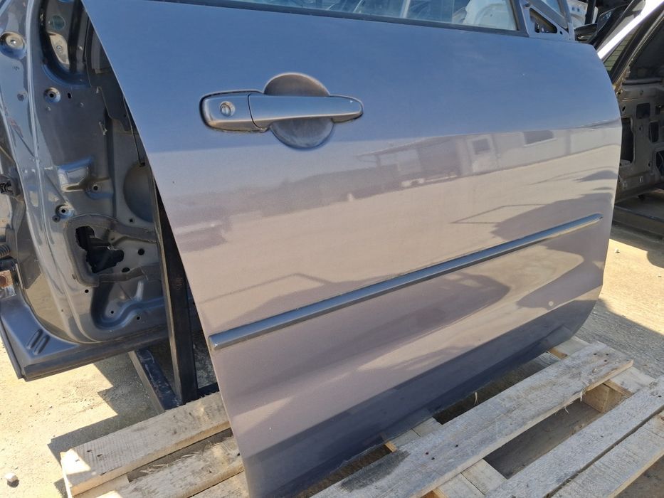 Врата Mazda 5 2009г.