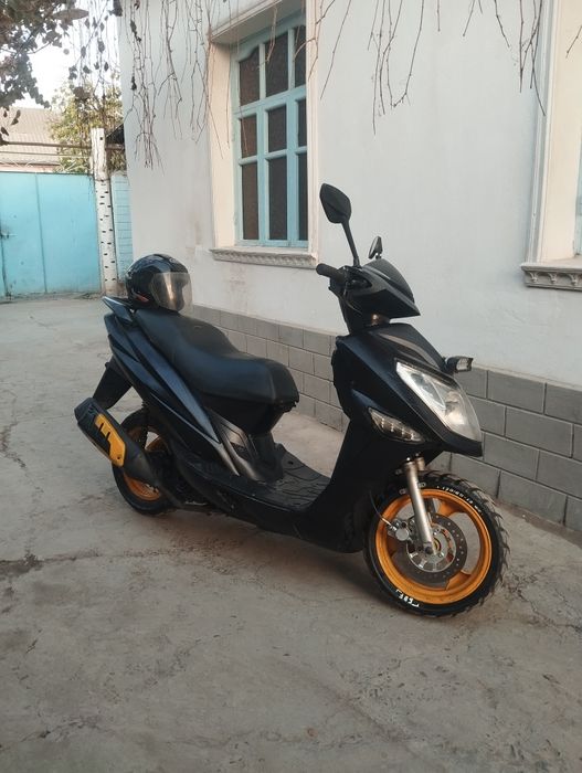 Skutor benzin sotiladi