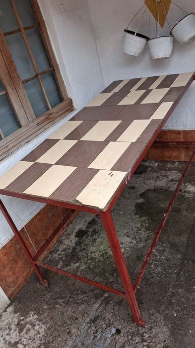 Masa mare de vânzare