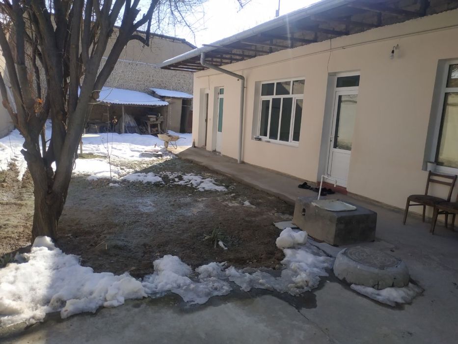 Uy sotiladi 5 xona 4.9 sotiq olmazor tuman