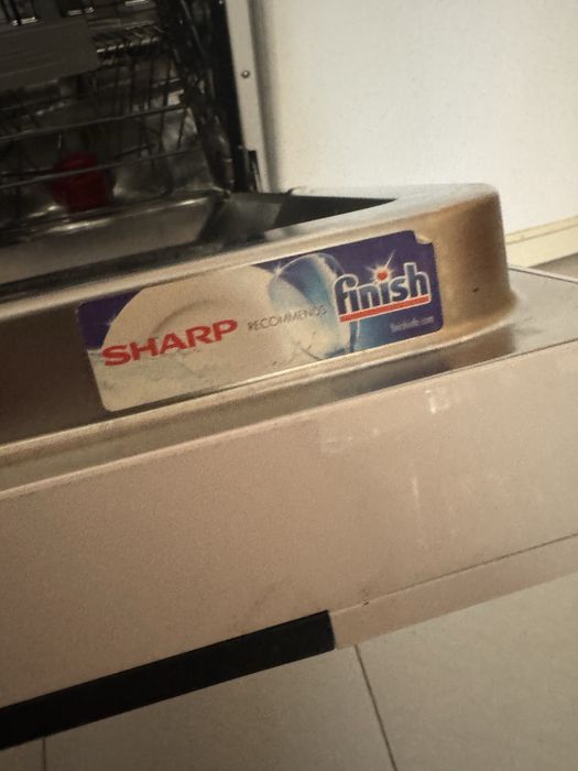 Продавам съдомиялна Sharp QW-NS22F47EW за ремонт