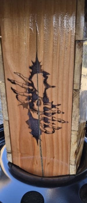 Masă artizanală unicat cu gravură personalizabilă – 2000 lei (transpor