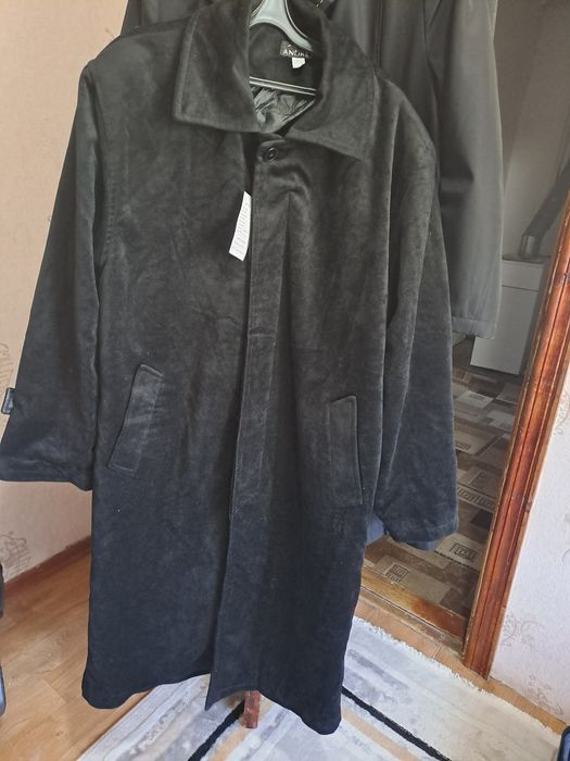3 Пальто и плащ продаются