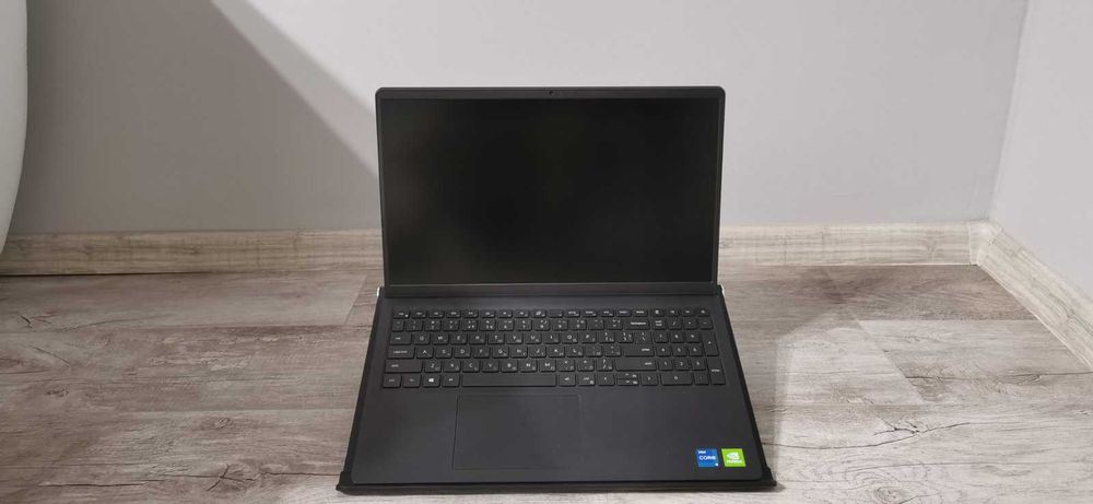 Dell Vostro 15 3510 със включена охлаждаща подложка DeepCool
