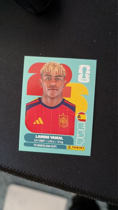 Vând sticker Lamine Yamal din colecția Panini World Cup 2026