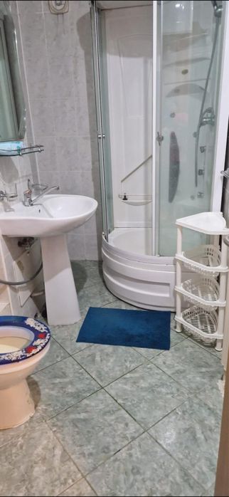Inchiriez un apartament zona rovine